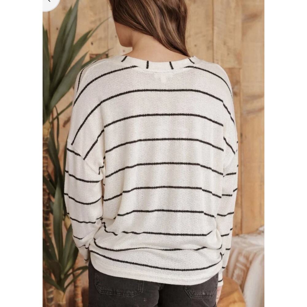 Blu Pepper Cream Black Striped V-Neck Lightweight Sweater Women’s Size Large - Picture 2 of 9